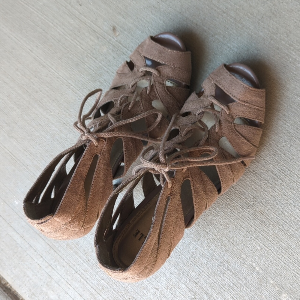 ELLE Sienna Taupe Lace Up 2 inch Heels 6.5